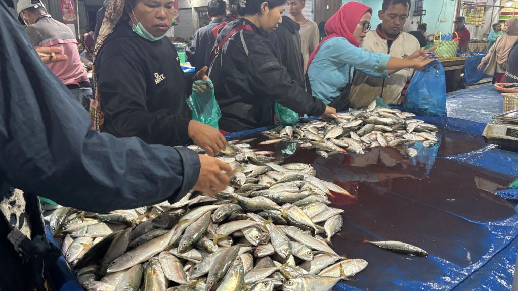 Daftar Harga Sembako di Pasar Simpang Limun: Ikan Laut Masih Tinggi, Cabai Merah Turun