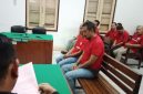 Kedua terdakwa pembuat SIM palsu, menjalani sidang tuntutan di PN Medan, Selasa (9/9/2025). Foto: Topikseru.com/M Agustian