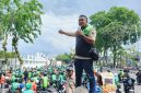 Ketua Godams, Agam, saat memimpin unjuk rasa di Kota Medan, Sumatera Utara. Selasa (9/9/2025). Foto: Topikseru.com/Agus Sinaga