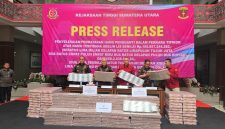 Kejati Sumut menerima Uang Pengganti (UP) yang disetorkan Adelin Lis sesaat sebelum bebas dari penjara. Dokumen Topikseru.com/Agustian