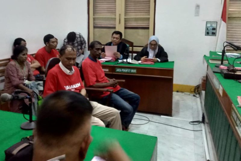 Wakil Rektor II UDA dan seorang Satpam menjalani sidang dakwaan atas kasus penganiayaan di PN Medan, Rabu (10/9/2025) sore. Foto: Topikseru.com/Agustian