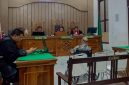 Mantan Kadisdik Tebing Tinggi, Pardamean Siregar terdakwa kasus korupsi menjalani sidang putusan di Pengadilan Tipikor Medan, Kamis (11/9/2025) sore.
Foto: Topikseru.com/Agustian