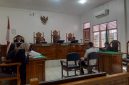 Terdakwa Stevanus Deo Bangun alias Evan saat menjalani persidangan di PN Medan. Foto: Topikseru.com/Agustian