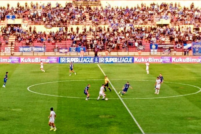 Tim sepak bola Borneo FC menekuk tuan rumah PSIM Yogyakarta dengan skor 3-1 pada laga pekan kelima BRI Super League 2025/2026 di Stadion Sultan Agung, Bantul, DIY, Minggu sore (14/9/2025).