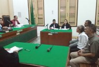 Ketiga terdakwa korupsi pengusaan aset PT KAI, saat menjalani sidang tuntutan di Pengadilan Topikor Medan, Senin (15/9/2025). Foto: Topikseru.com/Agustian
