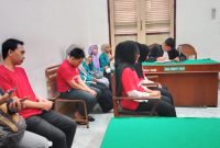 Empat terdakwa joki SNPMB di Kampus USU, menjalani sidang putusan di PN Medan, Senin (15/9/2025). Foto: Topikseru.com/Agustian