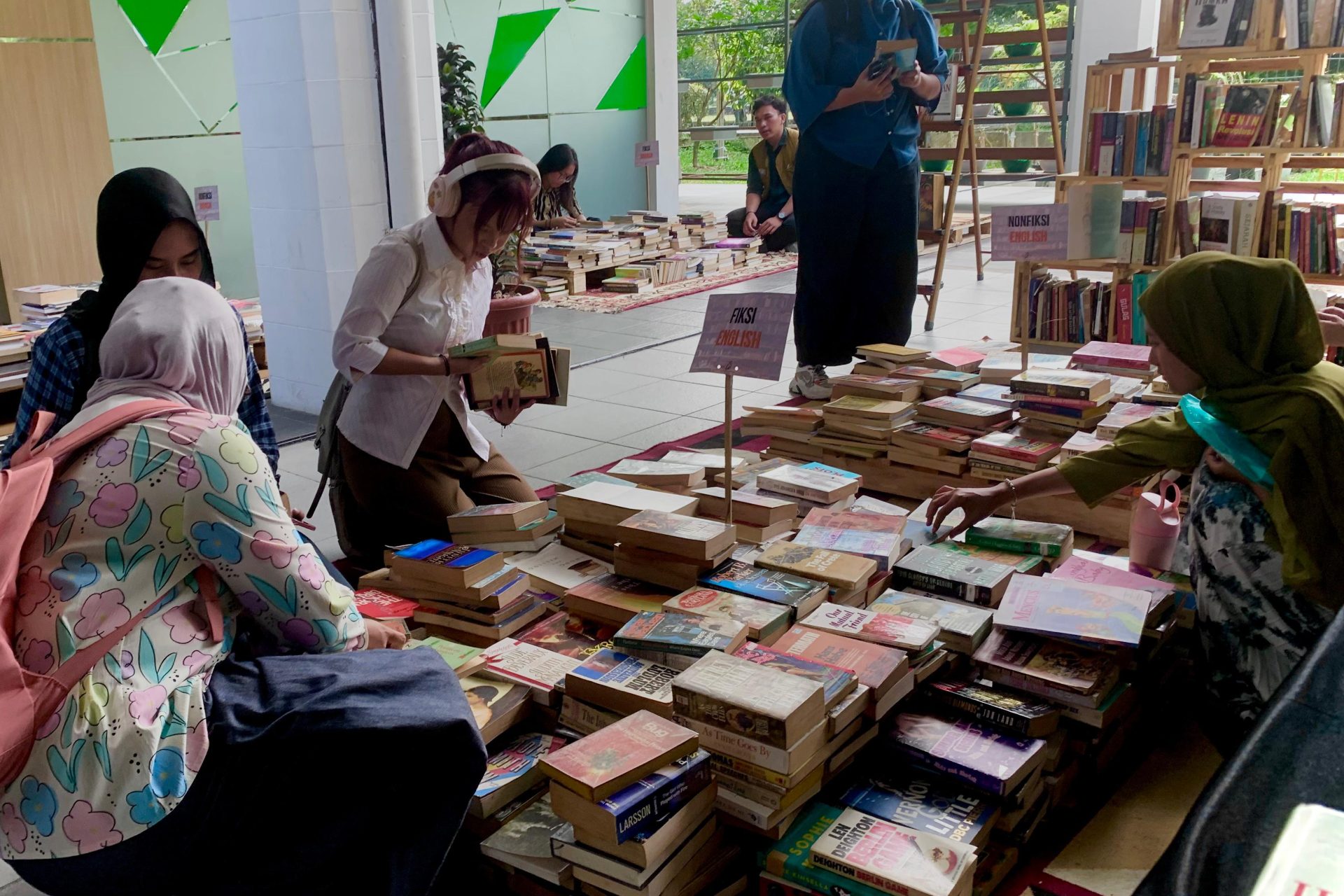 Hari Kunjung Perpustakaan