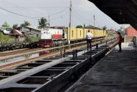Kereta api angkutan barang di salah satu stasiun di Sumatera Utara. Foto: Dok. Humas KAI Sumut