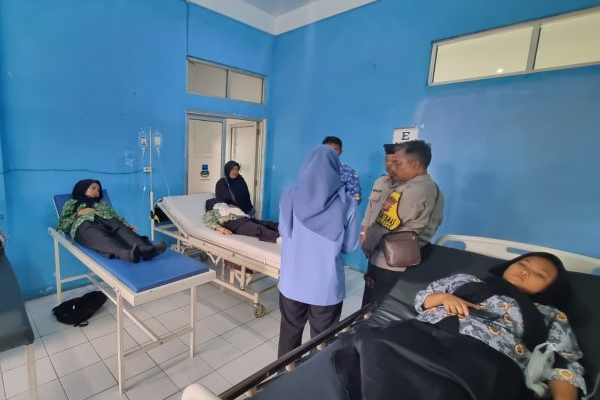 Ratusan siswa di Garut memngalami keracunan masal usai menyantap makanan program MBG