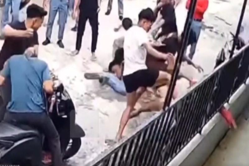 Rekaman CCTV aksi pengeroyokan pelajar SMA Negeri 6 Tanjungbalai.