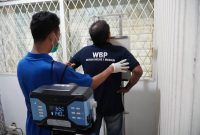 Salah satu warga binaan Rutan Kelas 1 Medan, melakukan skrining TB di Klinik Pratama Rutan. Foto: Dok.Rutan Kelas 1 Medan