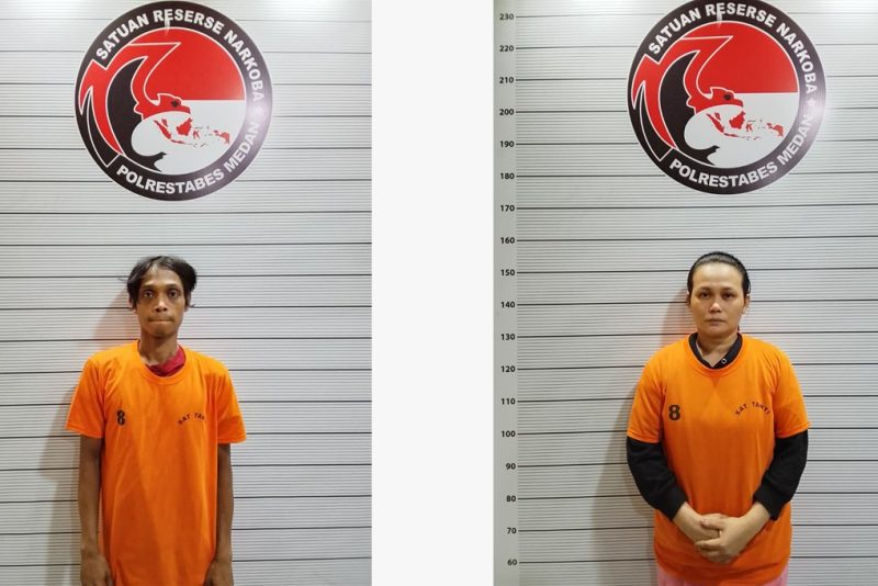 Sepasang pelaku pengedar ekstasi yang ditangkap petugas Polrestabes Medan. Foto: Dok. Polrestabes Medan/Agustian