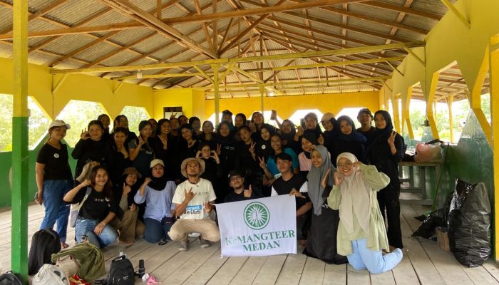 Komunitas Kemangteer Tanam 1.000 Mangrove dan Bersihkan Pantai Paluh Getah Deli Serdang