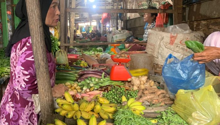 Pedagang Pasar Halat Medan Keluhkan Sepinya Pembeli dan Beratnya Iuran Bulanan