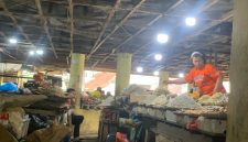 Aktivitas pedagang di Pasar Pringgan, Jln Iskandar Muda, Kecamatan Medan Baru, Kota Medan, Sumatera Utara, Jumat (26/9/2025), Foto: Topikseru.com/Agus Sinaga