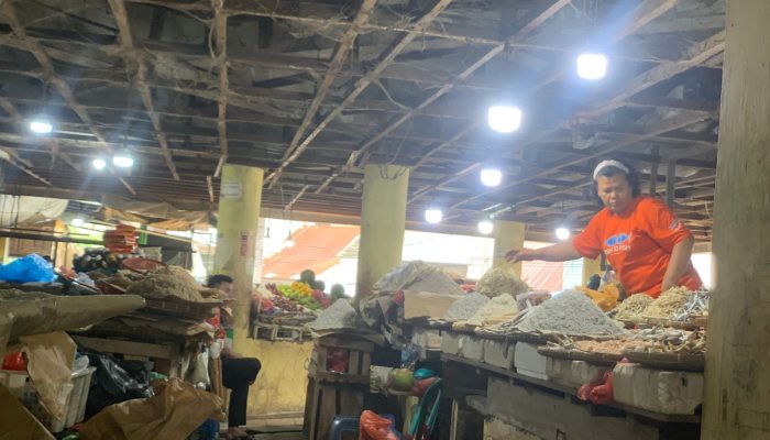 Digempur E-Commerce, Pedagang Pasar Pringgan Keluhkan Sepinya Pembeli