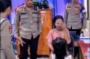 Momen anak ibu akhirnya dipertemukan di Mako Polres Nias Selatan. Foto: Tangkapan layar video