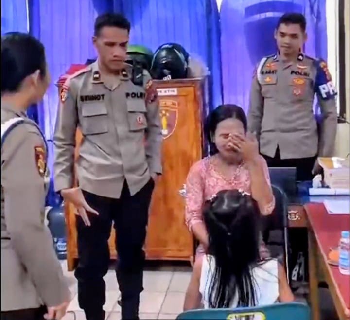 Momen anak ibu akhirnya dipertemukan di Mako Polres Nias Selatan. Foto: Tangkapan layar video