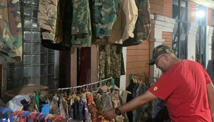 Jaket Army Vintage Laku Rp 5 Juta! Pedagang Thrifting Medan Ini Bongkar Tren Kolektor Barang Militer