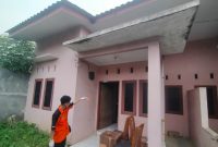 Gandi Raja Pratama Siregar (36) ditemukan tewas membusuk di rumahnya di Jalan Beringin Pasar VII, Desa Tembung, Sabtu (27/9/2025) pagi. Foto: Dok. Polsek Medan Tembung