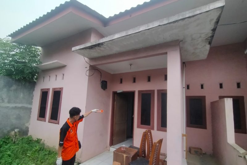 Gandi Raja Pratama Siregar (36) ditemukan tewas membusuk di rumahnya di Jalan Beringin Pasar VII, Desa Tembung, Sabtu (27/9/2025) pagi. Foto: Dok. Polsek Medan Tembung
