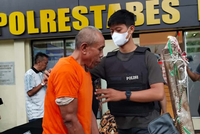 Polrestabes Medan menangkap kakek RL (65) di ladang jagung Jalan Besar Batang Kuis, Percut Sei Tuan, Jumat (5/9/2025), Foto: Polrestabes Medan