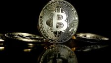 Berdasarkan data dari Coinmarketcap, kripto dengan kapitalisasi pasar terbesar, Bitcoin (BTC) masih melemah. Bitcoin turun 6,84 persen dalam 24 jam dan 18,59 persen sepekan.