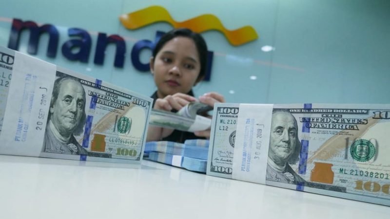 rupiah ditutup di level Rp 16.462 per dolar AS. Ini menjadikan rupiah menguat tipis 0,05% dari perdagangan sebelumnya.