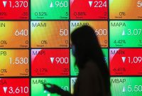 Indeks Harga Saham Gabungan (IHSG) ditutup di level 7.867,35 atau melemah 0,23% dibandingkan hari sebelumnya. Namun, dalam sepekan terakhir IHSG mampu menguat 0,47%.