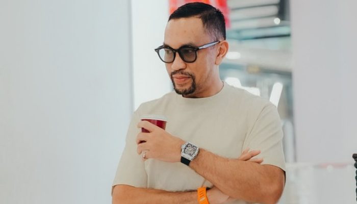 Ahmad Sahroni Robohkan Rumahnya yang Dijarah Warga dan Bangun Rumah Baru