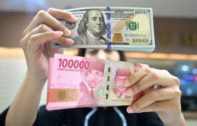 rupiah ditutup melemah ditutup melemah 1,05% ke level Rp 16.482 per dolar Amerika Serikat (AS) dari penutupan perdagangan sebelumnya.