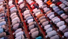 Khutbah Jumat: Kemuliaan bagi Para Petani, Menjadi Penolong Negeri di mana dalam sebuah artikel yang dimuat di Majalah Soeara Moeslimin tahun 1363 H, Hadratussyekh KH Hasyim Asy'ari menyebutkan jasa besar para petani.