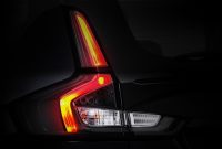PT Suzuki Indomobil Sales (SIS) resmi memperkenalkan Suzuki XL7 Hybrid Alpha Kuro, varian tertinggi dari lini XL7 yang kini hadir dengan dominasi nuansa hitam.