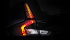 PT Suzuki Indomobil Sales (SIS) resmi memperkenalkan Suzuki XL7 Hybrid Alpha Kuro, varian tertinggi dari lini XL7 yang kini hadir dengan dominasi nuansa hitam.