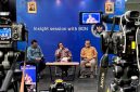 Wakil Kepala Badan Gizi Nasional (BGN) Nanik S. Deyang (tengah) menggelar jumpa pers di Kantor BGN, Jakarta, Jumat (26/9/2025).
