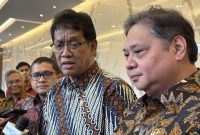 Menteri Keuangan Purbaya Yudhi Sadewa (kiri) bersama Menteri Koordinator Bidang Perekonomian Airlangga Hartarto menjawab pertanyaan wartawan dalam konferensi pers di Kantor Kementerian Koordinator Bidang Perekonomian Jakarta, Jumat (12/9/2025).