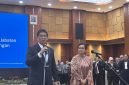 Menteri Keuangan Purbaya Yudhi Sadewa bersama mantan Menteri Keuangan Sri Mulyani Indrawati dalam konferensi pers di kantor Kementerian Keuangan, Jakarta, Selasa (9/9/2025).