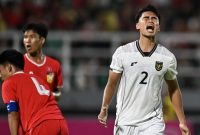 Ekspresi pesepak bola Timnas U-23 Indonesia Muhammad Ferarri (kanan) setelah gagal memasukkan bola ke gawang Timnas U-23 Laos dalam Kualifikasi Grup J Piala Asia U-23 2026 di Stadion Gelora Delta Sidoarjo, Jawa Timur, Rabu (3/9/2025).