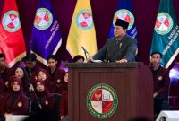 Presiden Prabowo Subianto menghadiri sidang senat terbuka wisuda di Universitas Kebangsaan Republik Indonesia (UKRI), Kota Bandung, Jawa Barat, Sabtu (18/10/2025).