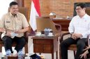 Gubernur Sumatera Utara Bobby Nasution (kiri) menerima Danpas Brimob I Korps Brimob Polri Brigjen Pol Anang Sumpena dan jajaran di Kantor Gubernur Sumut, Jalan Pangeran Diponegoro Medan, Selasa (21/10/2025).