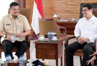 Gubernur Sumatera Utara Bobby Nasution (kiri) menerima Danpas Brimob I Korps Brimob Polri Brigjen Pol Anang Sumpena dan jajaran di Kantor Gubernur Sumut, Jalan Pangeran Diponegoro Medan, Selasa (21/10/2025).