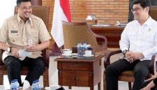 Gubernur Sumatera Utara Bobby Nasution (kiri) menerima Danpas Brimob I Korps Brimob Polri Brigjen Pol Anang Sumpena dan jajaran di Kantor Gubernur Sumut, Jalan Pangeran Diponegoro Medan, Selasa (21/10/2025).