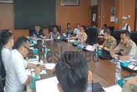Rapat Dengar Pendapat (RDP) Komisi III DPRD Kota Medan bersama Badan Pendapatan Daerah (Bapenda) Medan pada Senin (6/10/2025). Dalam rapat tersebut, DPRD Medan menyoroti ketidaksesuaian pajak hiburan serta mengungkap kasus Irian Supermaret yang diduga tidak pernah membayar pajak sejak beroperasi.