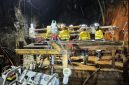 Tim penyelamat tambang bawah tanah PT Freeport Indonesia menggunakan berbagai peralatan berupaya menyelamatkan tujuh pekerja tambang yang masih terjebak di area tambang bawah tanah Grasberg Block Cave (GBC) Tembagapura.