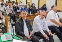 Eks Kapolres Tapsel AKBP Yasir Ahmadi bersama saksi lainnya dihadirkan di persidangan lanjutan perkara dugaan suap proyek peningkatan jalan provinsi ruas Hutaimbaru–Sipiongot, Kabupaten Padanglawas Utara (Paluta), di Pengadilan Tipikor Medan, Rabu (1/10/2025). Foto: Topikseru.com/Agustian