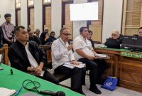 Mantan Pj Sekda Pemprovsu, Effendy Pohan dihadirkan bersama saksi lainnya memberikan keterangan terkait dugaan suap proyek Jalan Hutaimbaru-Sipiongot di Paluta, Rabu (1/10/2025). Foto: Topikseru.com/Agustian
