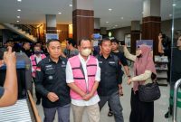 Dua pejabat BPN yang ditahan usai ditetapkan tersangka dugaan korupsi penjualan aset PTPN I. Dok: Penkum Kejati Sumut