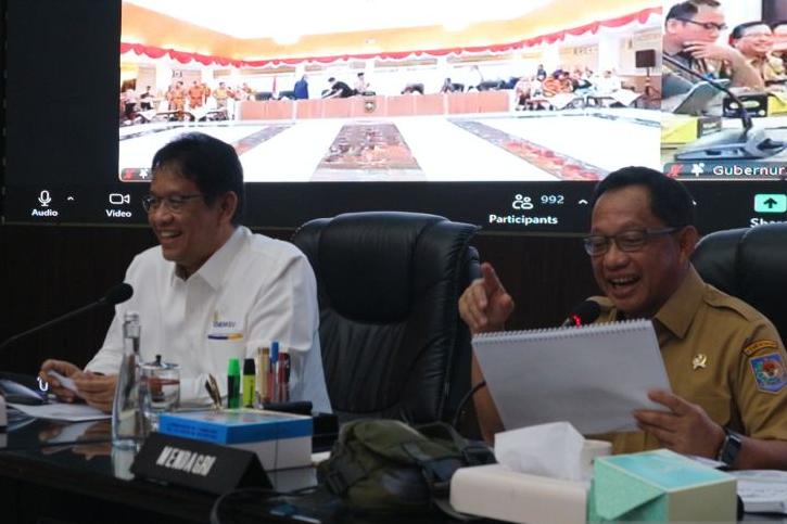 dana daerah mengendap di bank