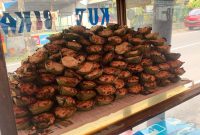 Kue Bika Bakar Amak Nurmalis, Jalan Amaliun, Kecamatan Medan Area, Sumatera Utara, Jumat (10/10/2025). topikseru.com/Agus Sinaga