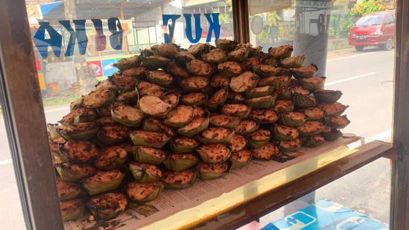 Kue Bika Bakar Amak Nurmalis, Jalan Amaliun, Kecamatan Medan Area, Sumatera Utara, Jumat (10/10/2025). topikseru.com/Agus Sinaga